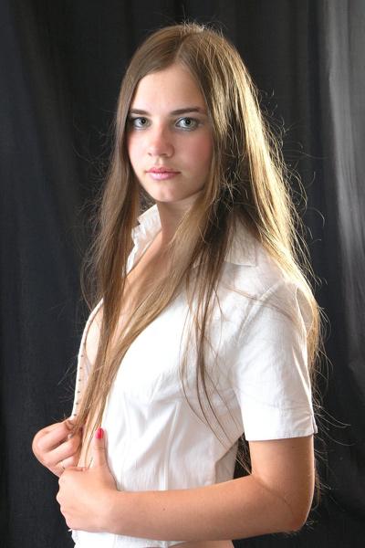 Breathless brunette boasting supple boobs and speckless tan in Met Art set Live On Met: Masha