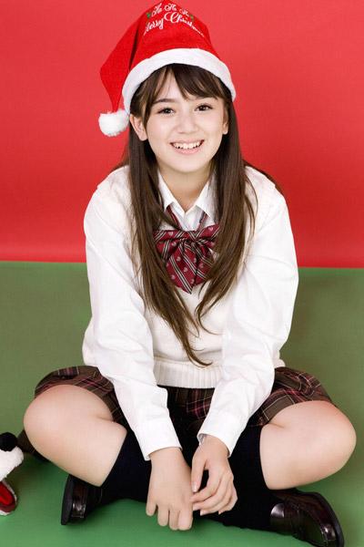 Tempting hottie Manami Oku flaunts her sexy body in All Gravure set Holiday Surprise