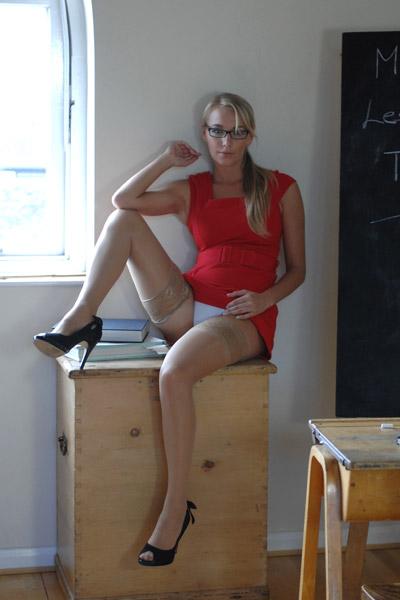 le professeur chaud vous apprendra la leçon une manière difficile dans les secrets de Hayleys